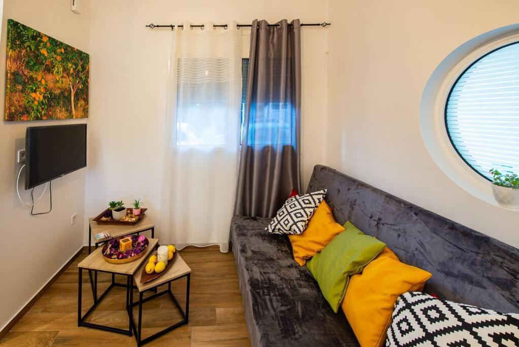 Lemon Garden Stylish Private Apartment Kalamata Exteriör bild